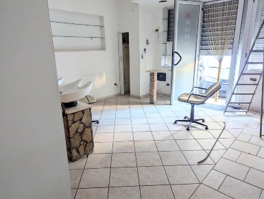 Foto Locale commerciale a Torre Annunziata di 25 m² con 1 locali in vendita