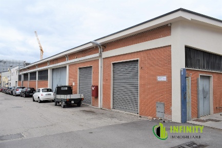 Foto Ufficio in Via Tacito, Matera Centro di 800 m² con 3 locali in affitto