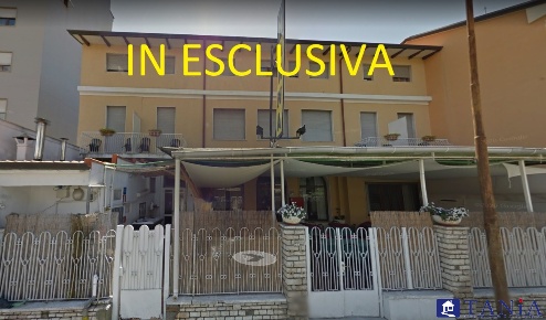 Foto Locale commerciale in Via Venezia, Carrara Marina di Carrara