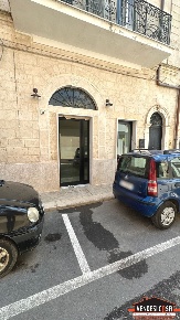 Foto Locale commerciale in Via Nicolai, Adelfia di 60 m² con 1 locali
