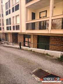 Foto Locale commerciale in Via VINCENZO MASTROROCCO, Acquaviva delle Fonti