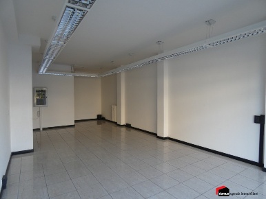 Foto Locale commerciale a Thiene di 52 m² con 3 locali in vendita