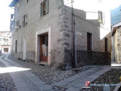 Foto Ufficio in Edolo via S. Maria, Edolo Centro di 45 m² con 2 locali