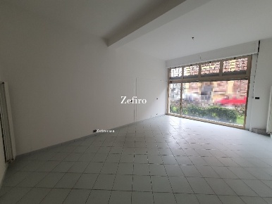 Foto Locale commerciale a San Giovanni in Persiceto Centro di 35 m²