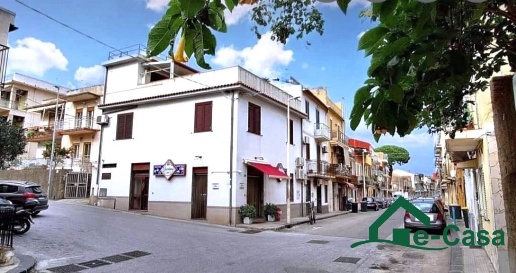 Foto Locale commerciale in VIA NAZIONALE, Messina Mili di 81 m² in vendita