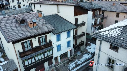 Foto Locale commerciale in Via Padre Maj, Schilpario Centro di 950 m²