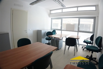Foto Ufficio a Massa Centro di 45 m² con 2 locali in affitto