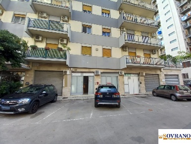 Foto Locale commerciale in Via Mandanici, Palermo di 88 m² con 4 locali