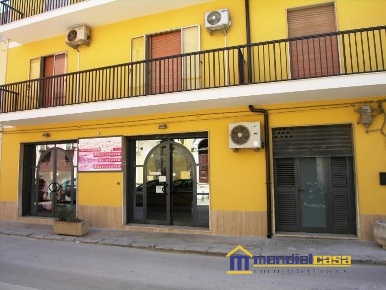 Foto Locale commerciale in via Ferrucci, Pachino Centro di 75 m² in vendita