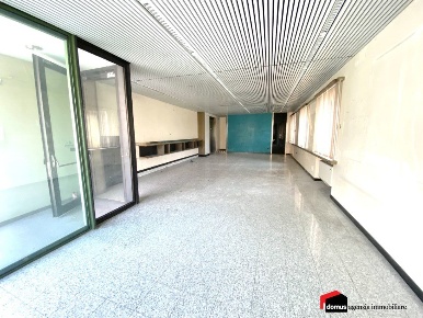 Foto Locale commerciale a Lugo di Vicenza Centro di 480 m² con 6 locali