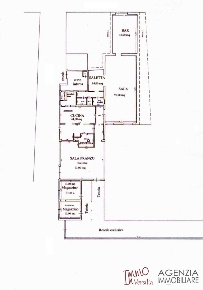 Foto Locale commerciale a Viareggio Torre del Lago di 450 m² con 7 locali
