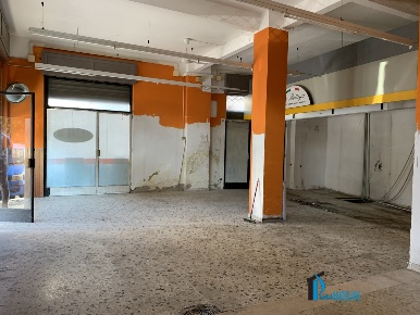 Foto Locale commerciale a Terni Centro di 114 m² con 1 locali in vendita