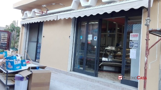 Foto Locale commerciale a Messina Villaggio Pace di 100 m² con 2 locali