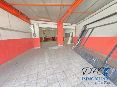 Foto Locale commerciale a Afragola di 60 m² con 2 locali in vendita