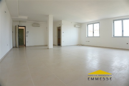 Foto Ufficio a Massa Centro di 100 m² con 4 locali in vendita