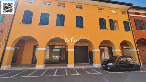 Foto Locale commerciale a Cento di 35 m² con 1 locali in vendita