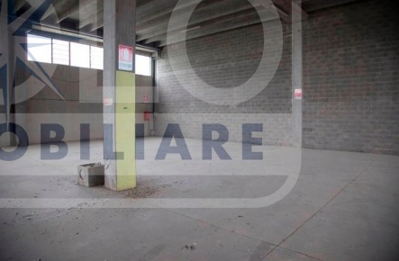 Foto Magazzino in VIA CAPPUCCINI, Romano di Lombardia Centro di 600 m²