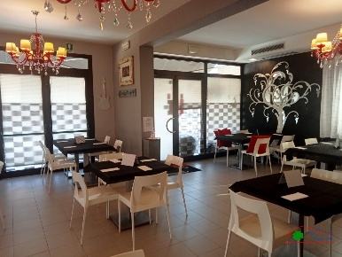 Foto Attività commerciale a Capannori Marlia di 120 m² con 4 locali