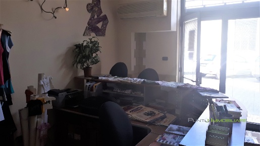 Foto Locale commerciale in via Bastioni San Giorgio, Brindisi di 65 m²