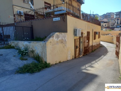 Foto Magazzino a Palermo Acquasanta di 1061 m² con 2 locali in vendita