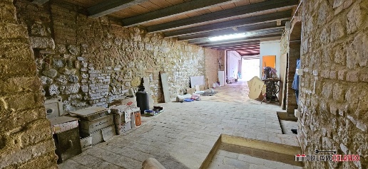 Foto Magazzino a Colle di Val d'Elsa Colle Alta, Borgo Nuovo di 70 m²