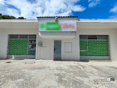Foto Locale commerciale a Collecorvino di 233 m² con 2 locali in vendita