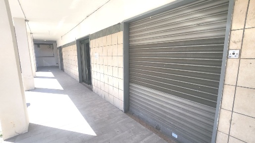 Foto Locale commerciale in GIACOMO MATTEOTTI, Casoria Centro di 97 m²