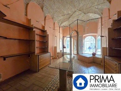 Foto Locale commerciale in Via Dell'ospedale, Terni Centro Storico di 65 m²