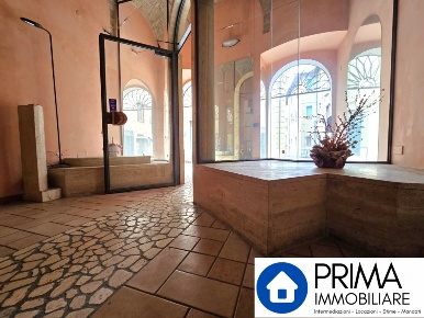 Foto Locale commerciale in Via Dell'ospedale, Terni Centro Storico di 65 m²