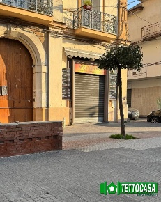 Foto Locale commerciale a Marigliano di 100 m² con 1 locali in vendita