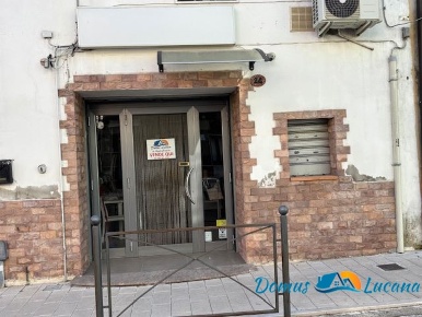 Foto Locale commerciale a Pomarico di 50 m² con 1 locali in vendita