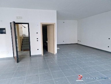 Foto Ufficio in Via Carlo Tassara, Breno Centro di 83 m² con 1 locali