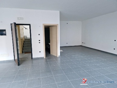 Foto Ufficio in Via Carlo Tassara, Breno Centro di 83 m² con 1 locali