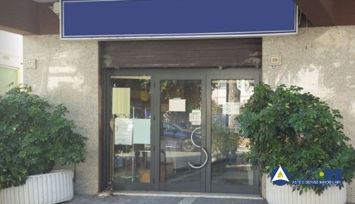 Foto Locale commerciale in via Emanuele Filiberto, Formia Centro di 227 m²
