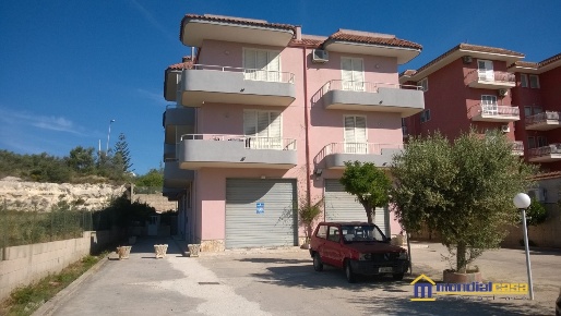Foto Locale commerciale in via fortuna, Pachino Centro di 240 m² in vendita
