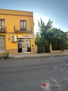 Foto Locale commerciale in Via Tenente Minicuci, Melito di Porto Salvo