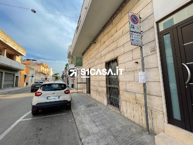 Foto Locale commerciale a Galatone Centro di 67 m² con 2 locali in vendita