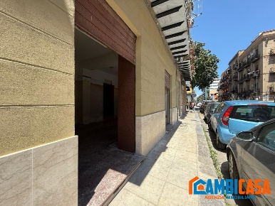 Foto Locale commerciale a Palermo Borgo Vecchio di 80 m² con 1 locali