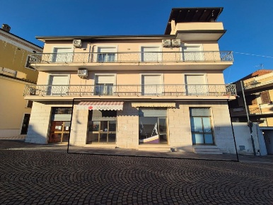 Foto Locale commerciale in Via Martiri Zannolli, Miglianico Centro