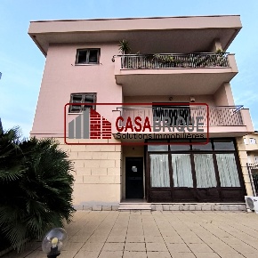 Foto Attività commerciale in Via Vallone de Spuches, Bagheria Centro