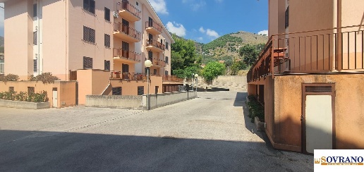 Foto Magazzino in Via Walter Tobagi, Monreale di 430 m² con 1 locali