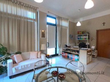 Foto Locale commerciale in Via San Rocco, Lecco Maggianico - Bione di 60 m²