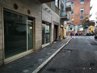 Foto Locale commerciale a Pescara Via Venezia - Lungofiume Paolucci