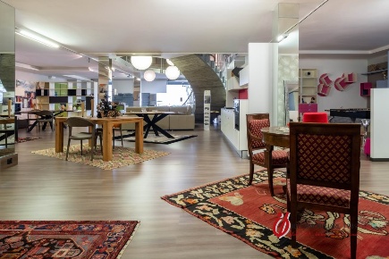 Foto Laboratorio a Nogarole Rocca Centro di 1490 m² con 8 locali in vendita