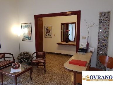 Foto Attività commerciale in Via Mariano Stabile, Palermo di 200 m²