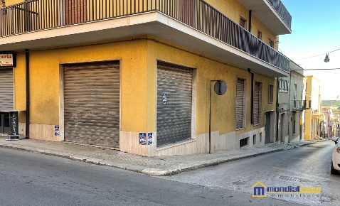 Foto Locale commerciale in via Ferrucci angolo via Giardina, Pachino Centro