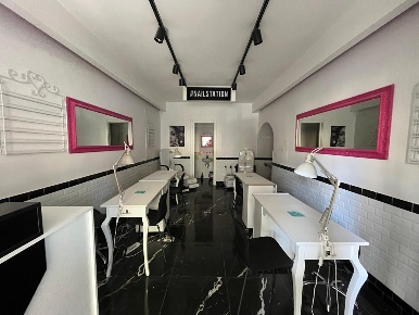 Foto Locale commerciale in Via Bernini, Napoli Vomero di 25 m² con 1 locali