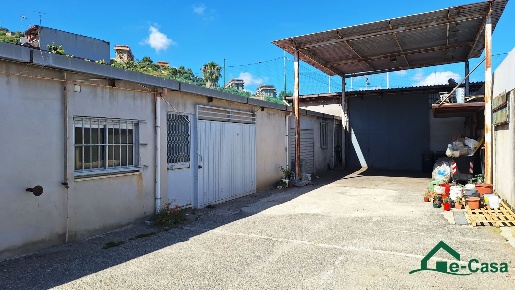 Foto Magazzino in VIA DEL SANTO, Messina Villaggio Santo di 100 m²