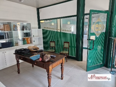 Foto Locale commerciale in Via Verdi, Corbetta Centro di 50 m² con 1 locali