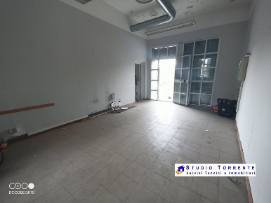 Foto Ufficio in via nazario sauro, Paderno Dugnano di 140 m² con 4 locali
